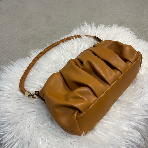 Caramel Shoulder Bag Clutch 🤎 - Picture 2 of 5